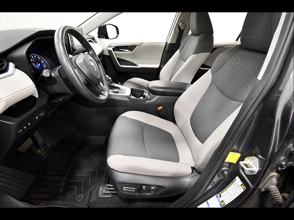 2019 Toyota RAV4 XLE - Photo 14