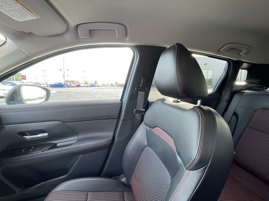 Used 2025 White Nissan SR image 11