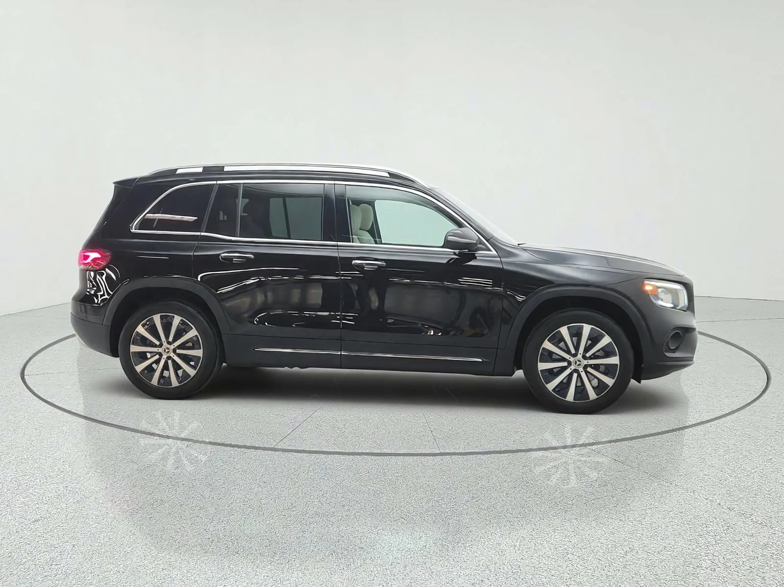 Used 2023 Night Black Mercedes-Benz GLB 250 SUV image 4
