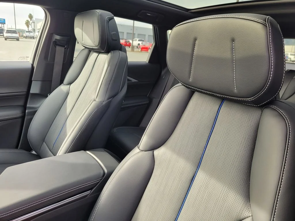 2026 Cadillac LYRIQ Luxury - Photo 12