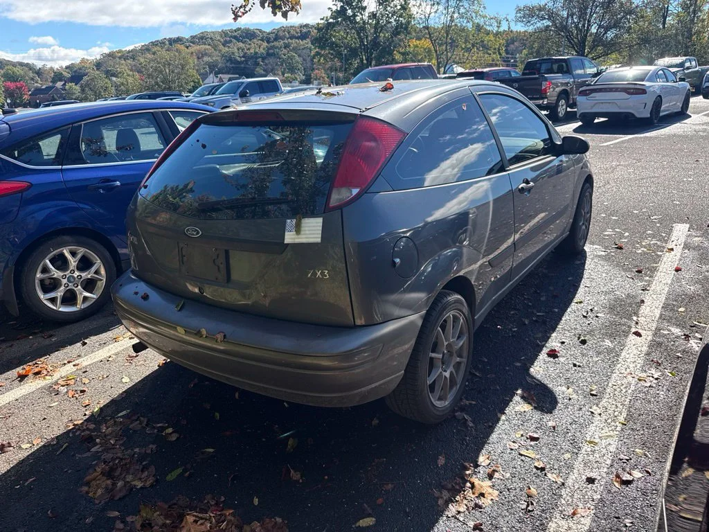 Used 2004  Ford ZX3 image 4