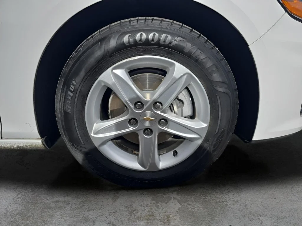 Used 2024 Summit White Chevrolet LS image 35