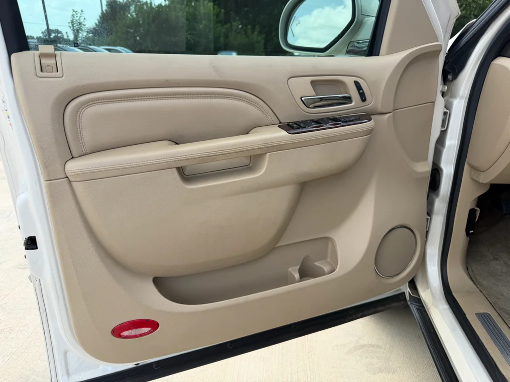 Used 2013 White Diamond Tricoat Cadillac Luxury image 22