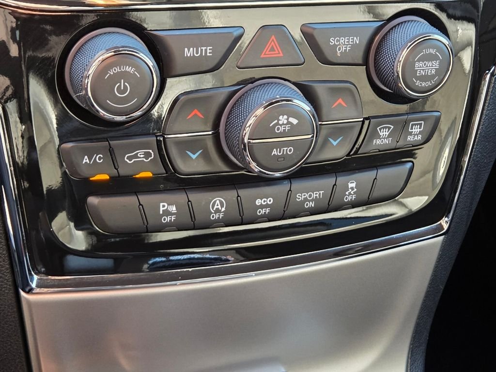 Used 2021 Black Jeep Laredo X image 31