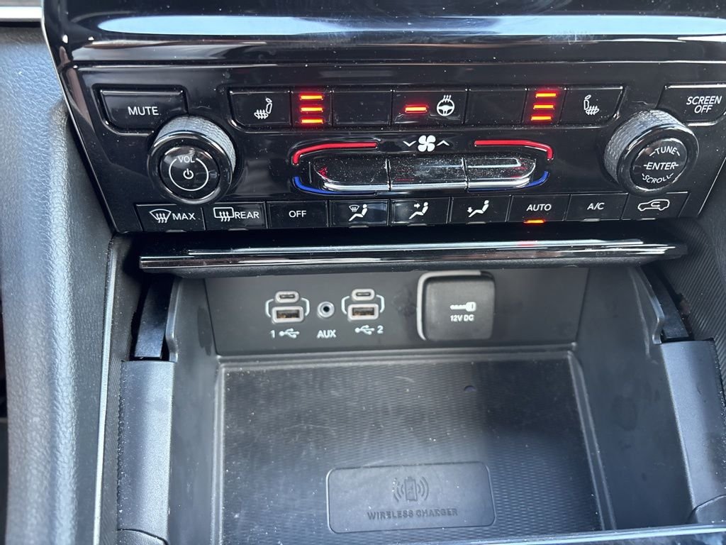 Used 2025 White Jeep Laredo X image 29