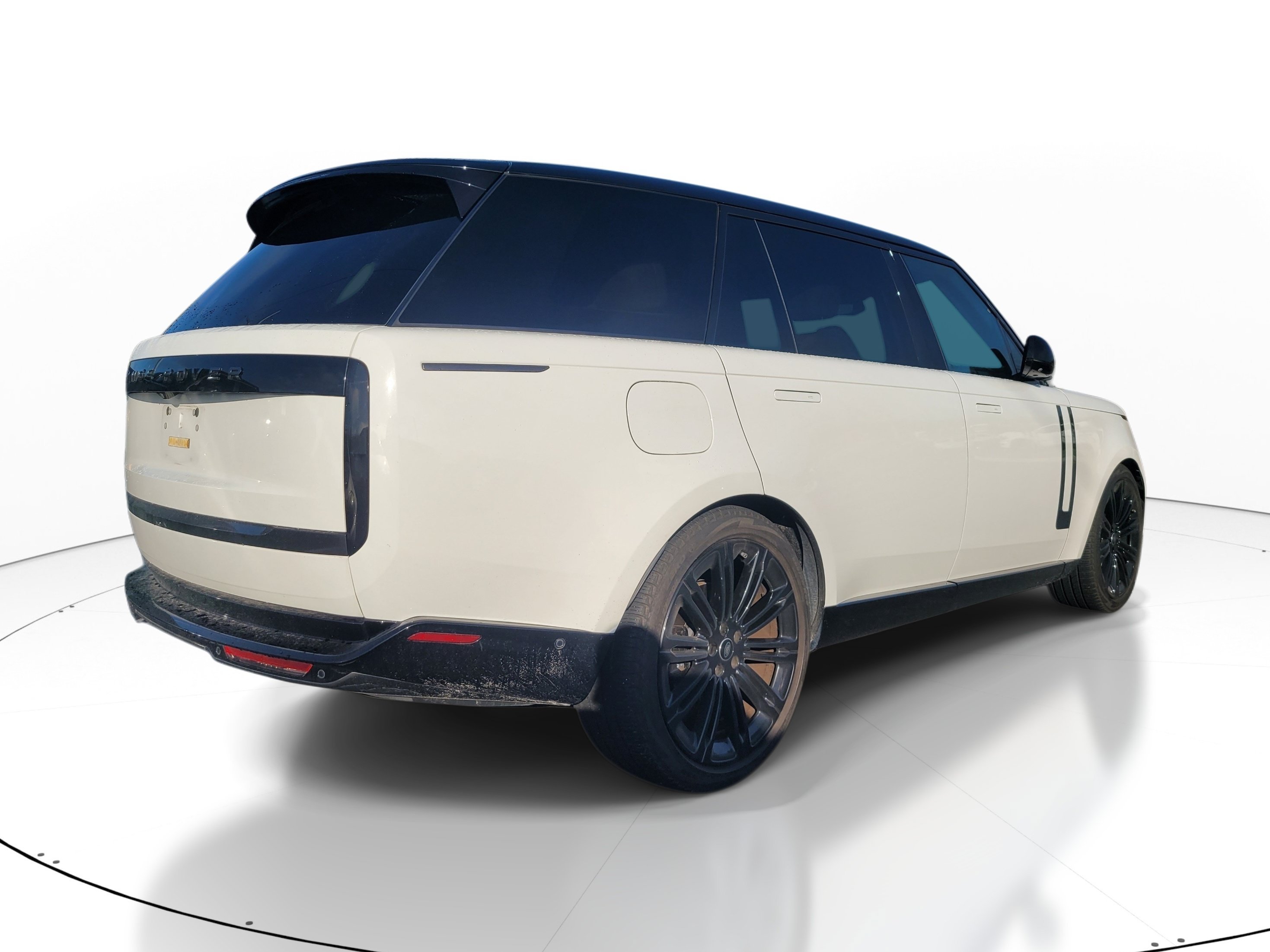 Used 2024  Land Rover SE image 4