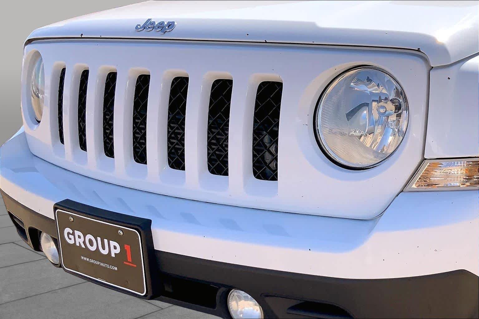 Used 2016 Bright White Clearcoat Jeep Sport image 30