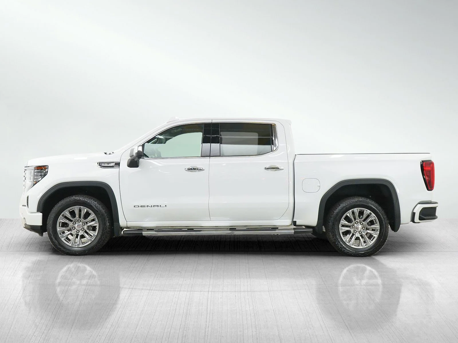 Used 2022 GMC Sierra 1500 Denali Denali with VIN 3GTUUGED5NG680507 for sale in Bloomington, Minnesota