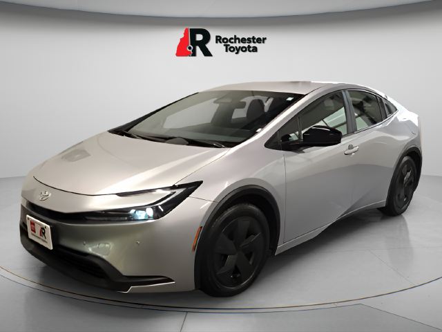 Used 2025  Toyota LE image 4