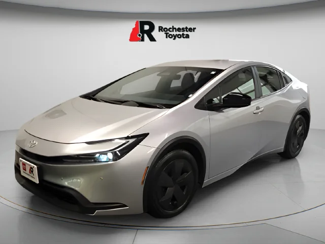 Used 2025  Toyota LE image 4