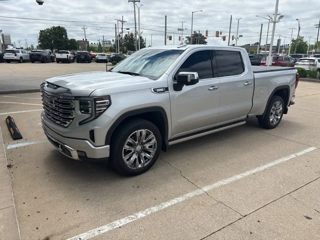 2022 GMC Sierra 4WD Crew Cab Short Box Denali's photo