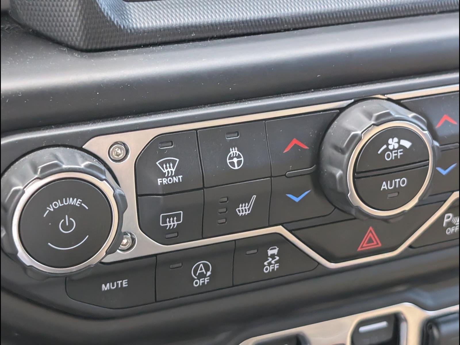 2020 Jeep Wrangler Unlimited Sahara - Photo 18