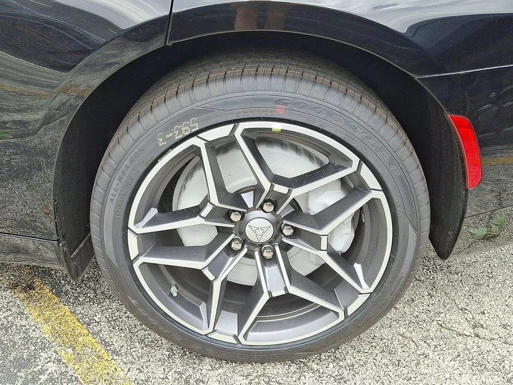 New 2026 Diamond Black Crystal Pearlcoat Dodge R/T image 5