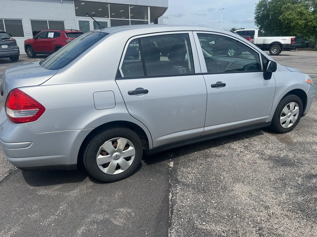 Used 2009 Silver Nissan 1.6 image 4