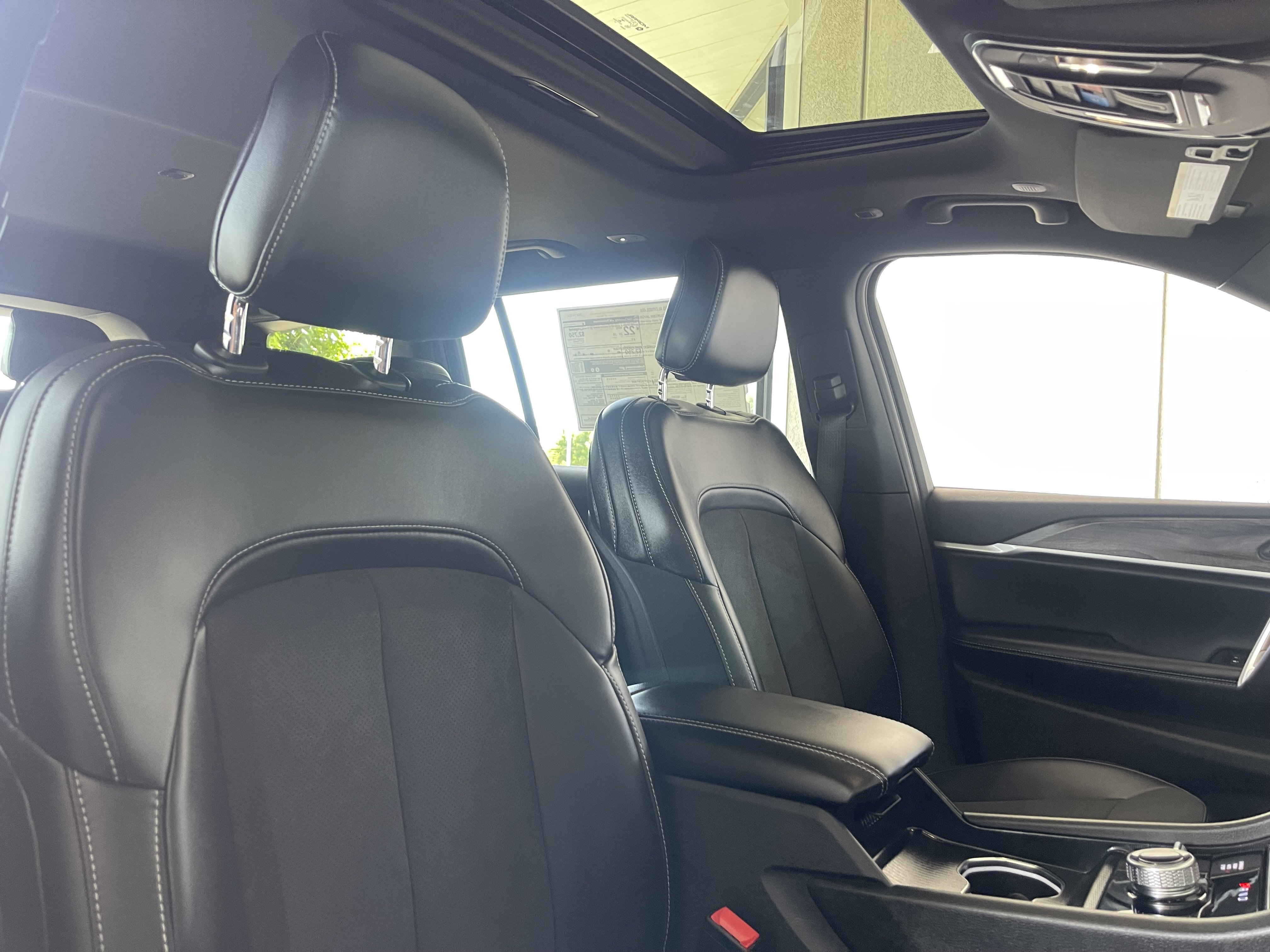 New 2026 Baltic Gray Metallic Clear-Coat Exterior Paint Jeep Altitude image 21