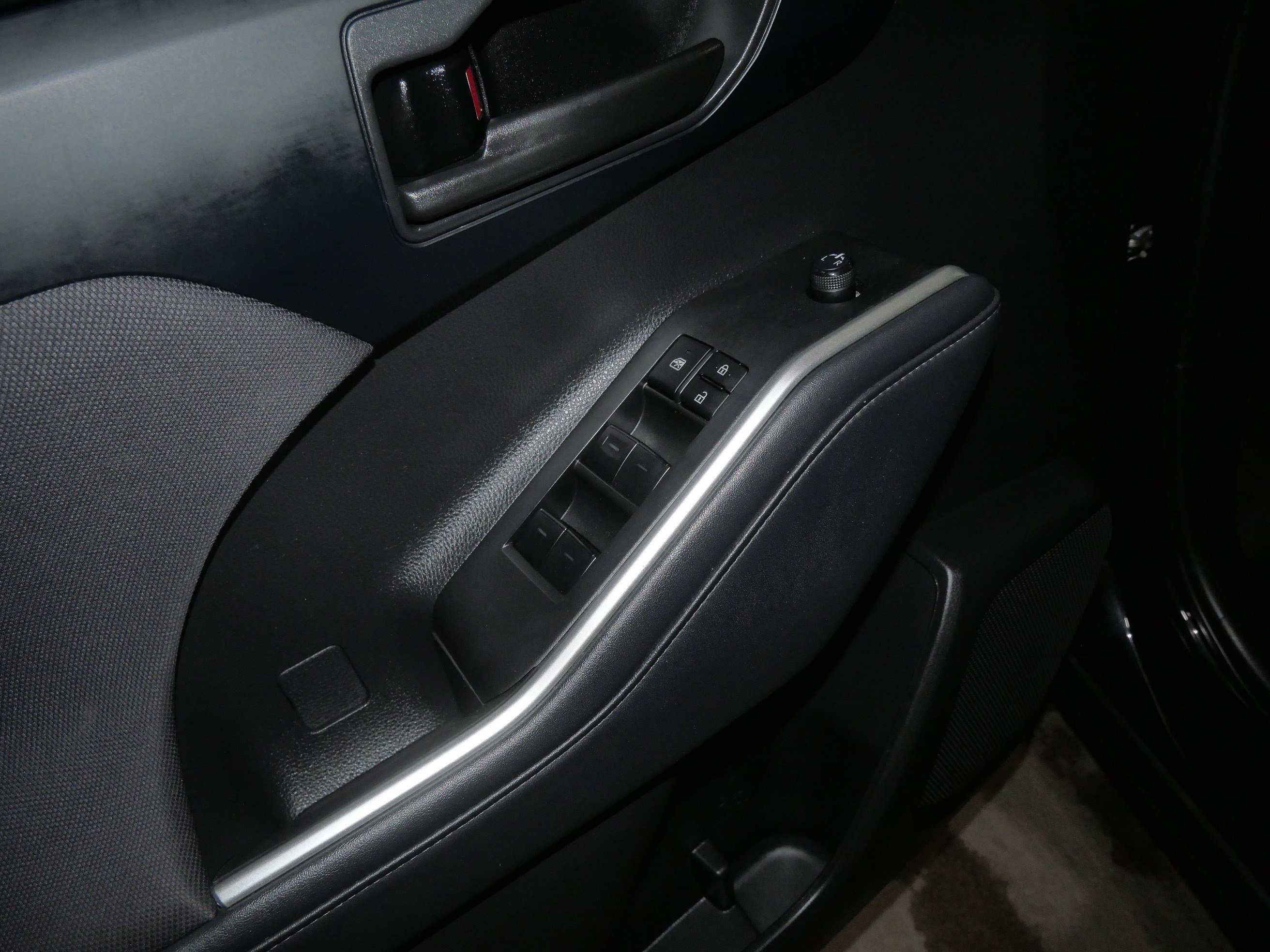 2023 Toyota Highlander LE - Photo 19