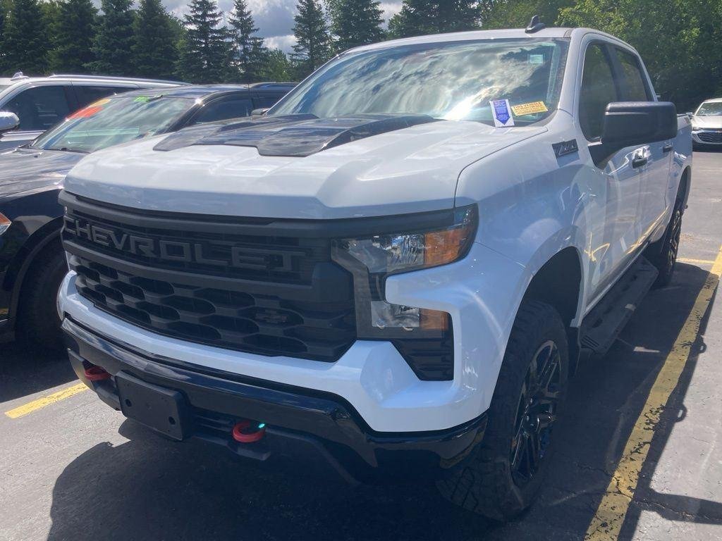 Used 2025 Summit White Chevrolet Custom Trail Boss image 3