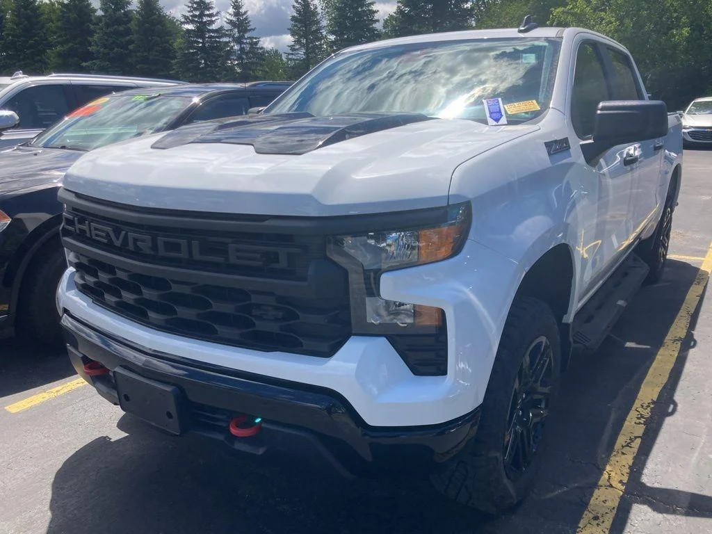 Used 2025 Summit White Chevrolet Custom Trail Boss image 3