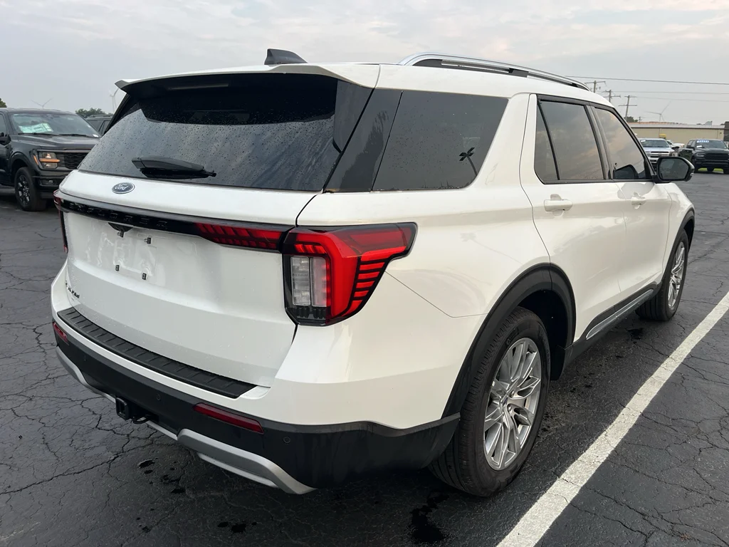 New 2026 Star White Metallic Tri-Coat Ford Platinum™ image 5