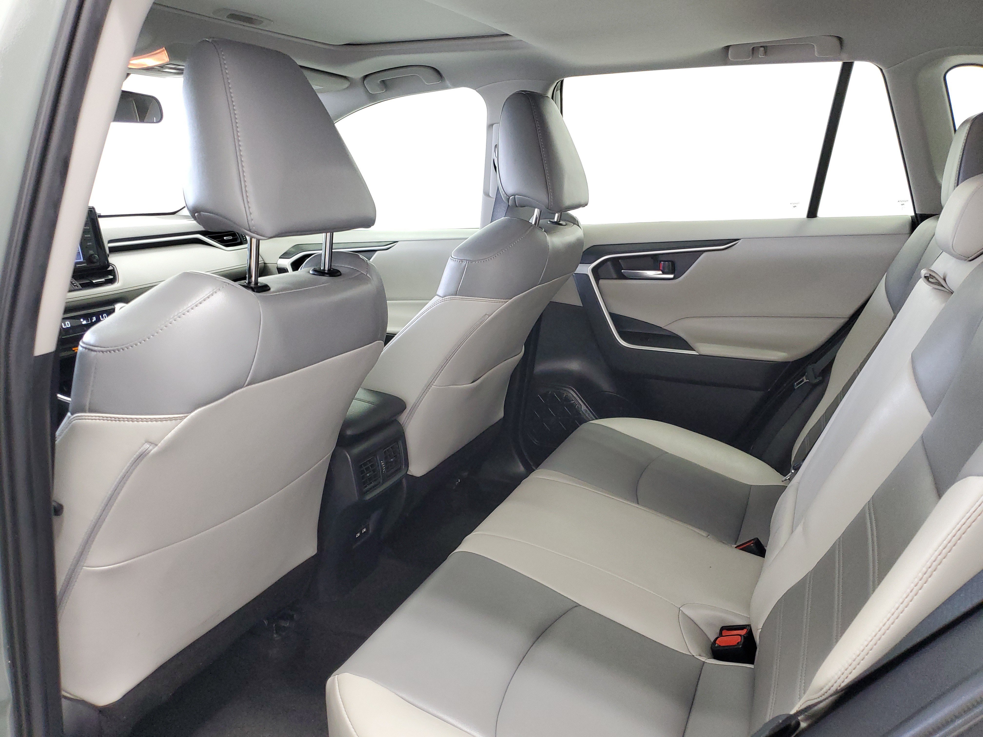 Used 2021 Lunar Rock Toyota XLE Premium image 12