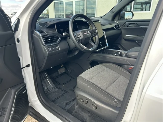 Used 2025 WHITE GMC FWD Elevation image 21