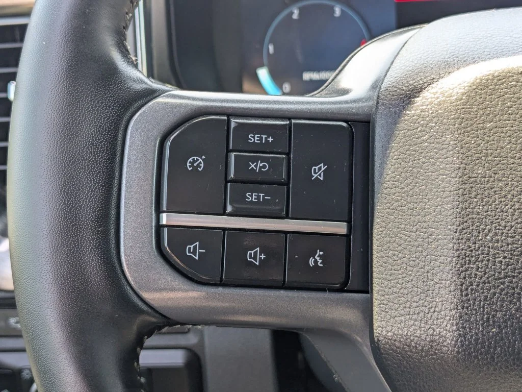 Used 2023  Ford LARIAT image 22