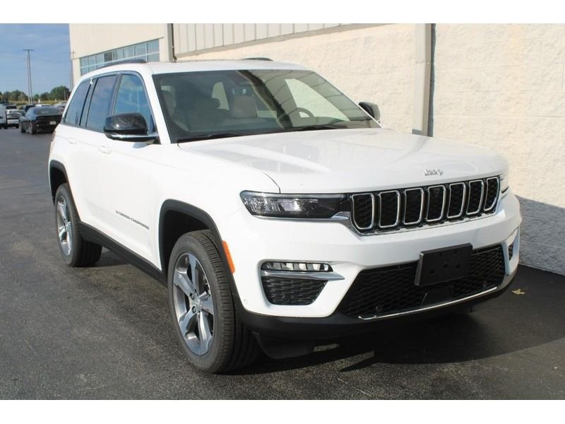 New 2025 Bright White Clear-Coat Exterior Paint Jeep Limited 4x4 image 2