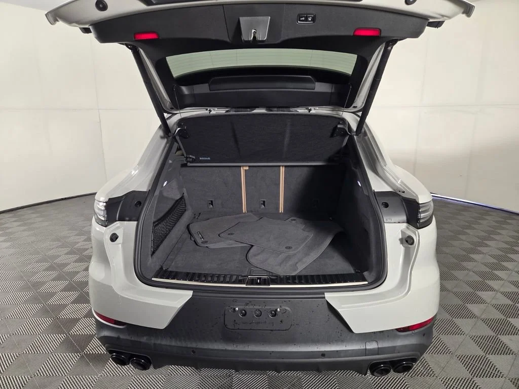 Used 2023 Chalk Porsche Platinum Edition image 28
