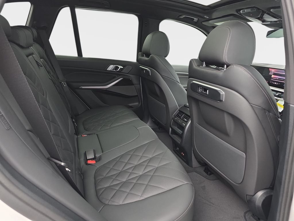 New 2026 Alpine White BMW xDrive40i image 11