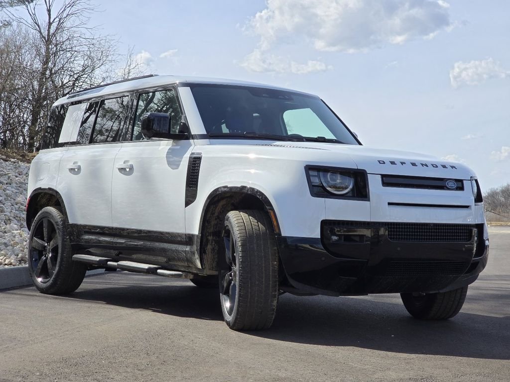 New 2026 Fuji White Land Rover X-Dynamic se image 25