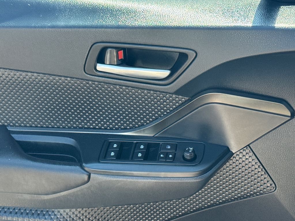 Used 2019 White Toyota LE image 33