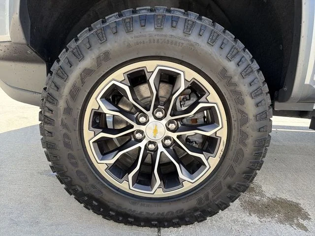 Used 2022 Gray Chevrolet ZR2 image 12