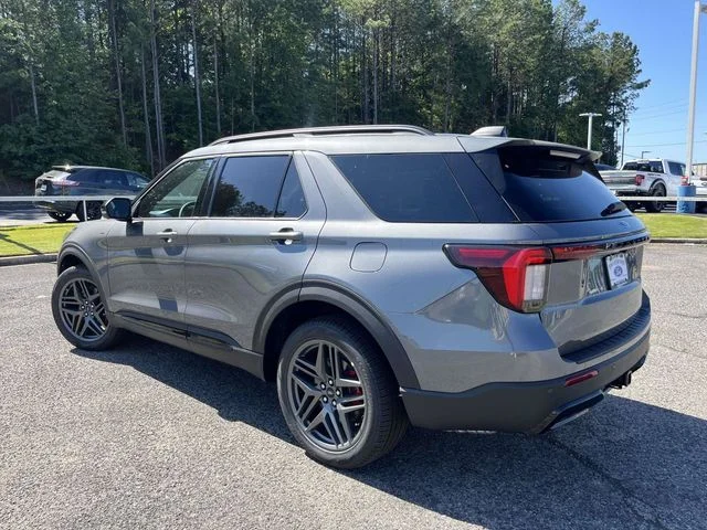 New 2026 Carbonized Gray Metallic Ford ST-Line image 3