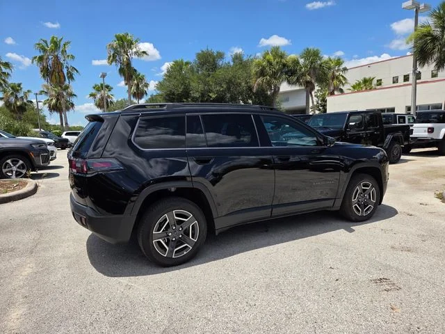 New 2026 Diamond Black Crystal Pearl-Coat Exterior Paint Jeep Limited image 13
