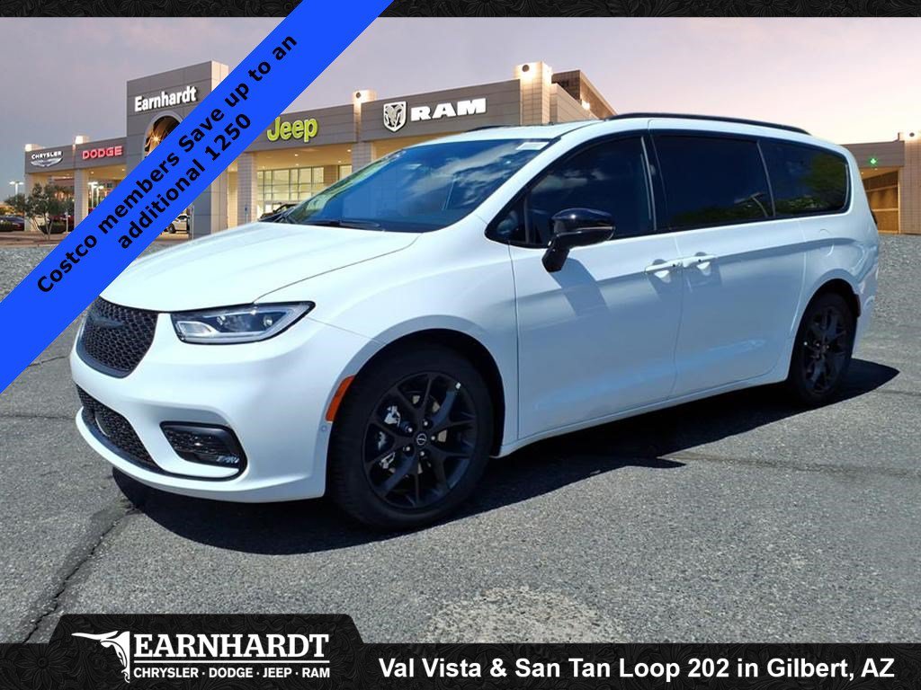 New 2026 Bright White Clear-Coat Exterior Paint Chrysler Limited image 1