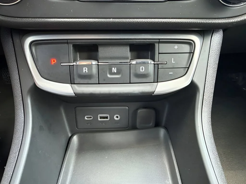 Used 2024 Sterling Metallic GMC SLE image 18