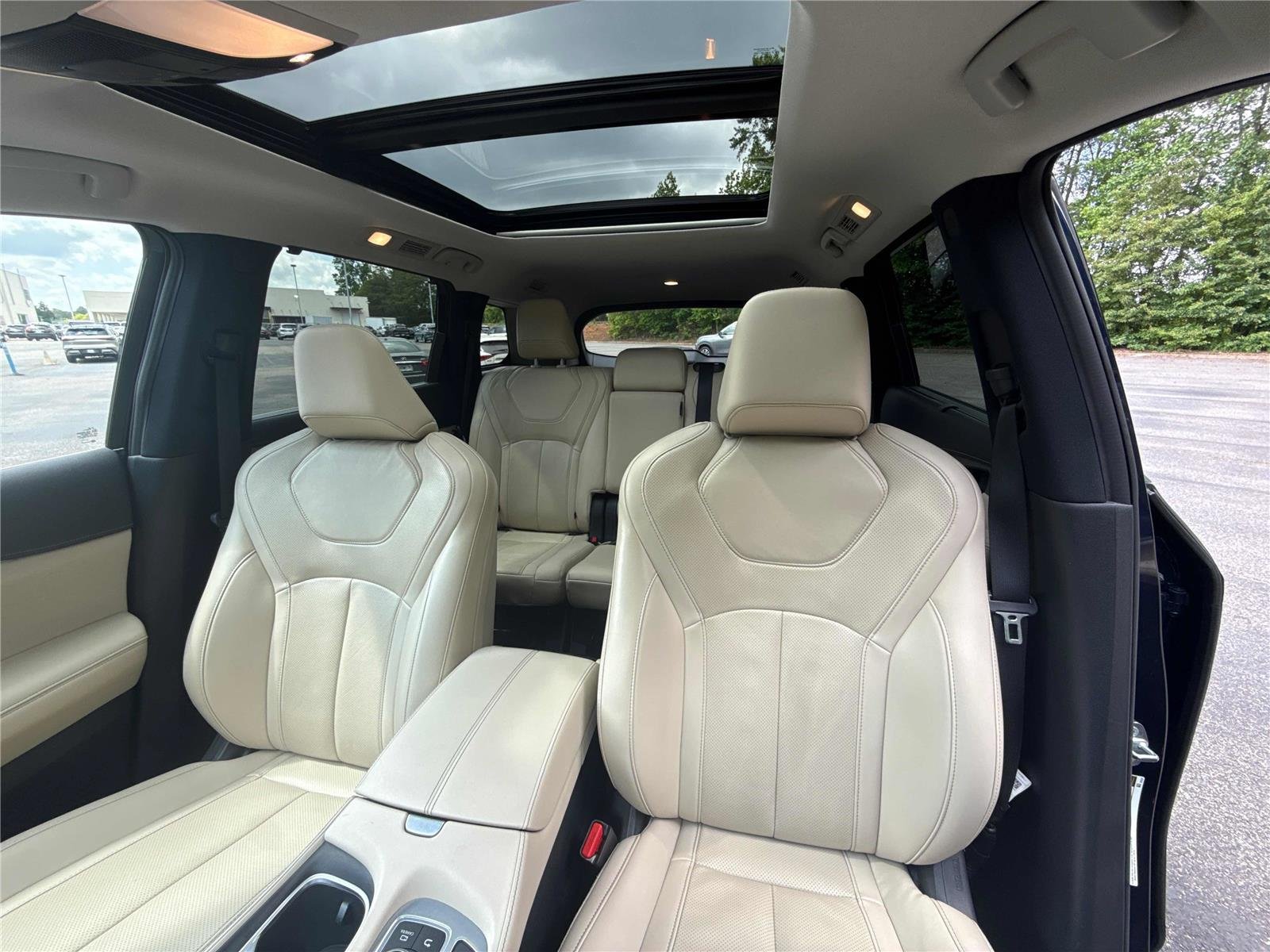 Used 2023 Grand Blue INFINITI LUXE image 24