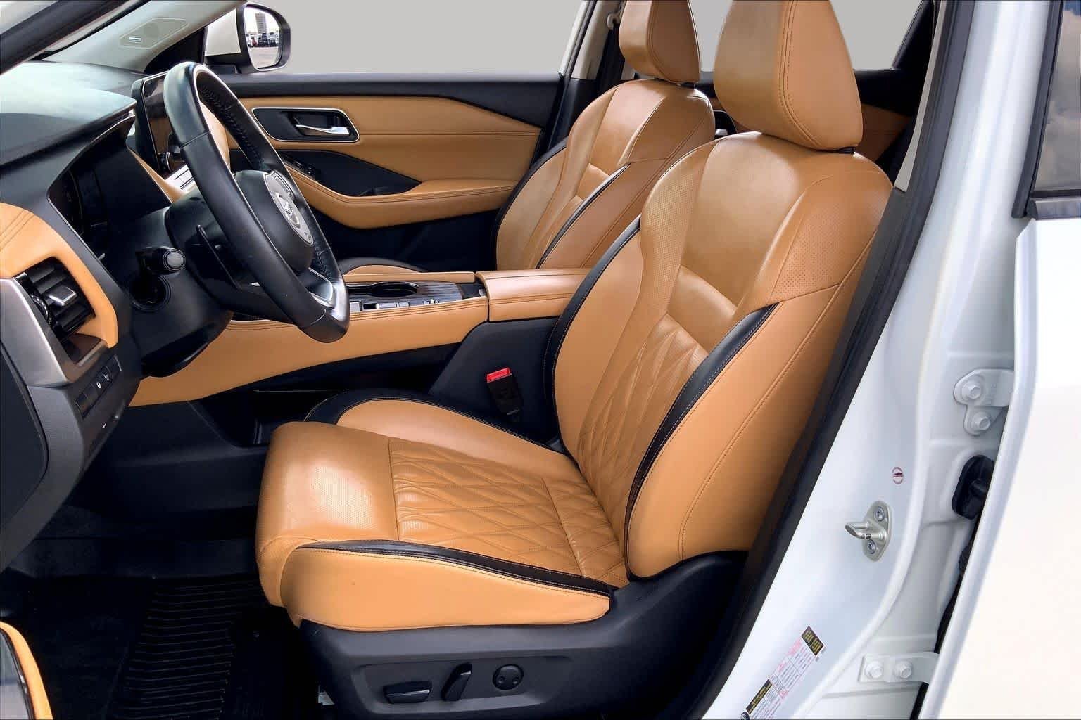 Used 2021 Pearl White Tricoat Nissan Platinum image 8