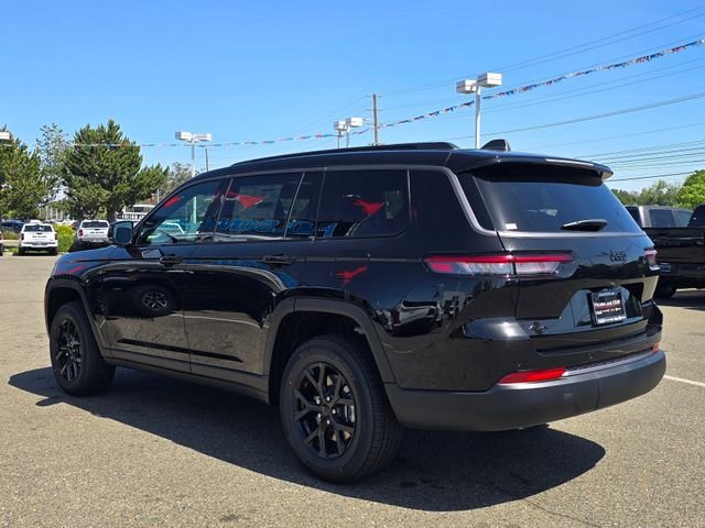 New 2026 Diamond Black Crystal Pearlcoat Jeep Altitude image 6