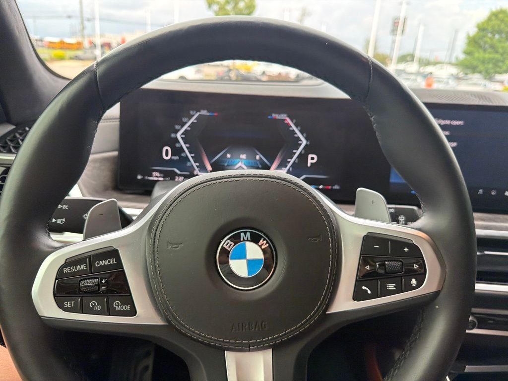 Used 2025 Black Sapphire Metallic BMW xDrive40i image 17