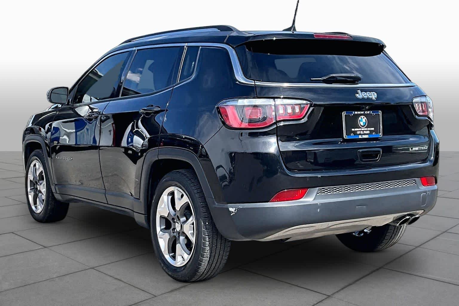 Used 2019 Diamond Black Crystal Pearlcoat Jeep Limited image 11