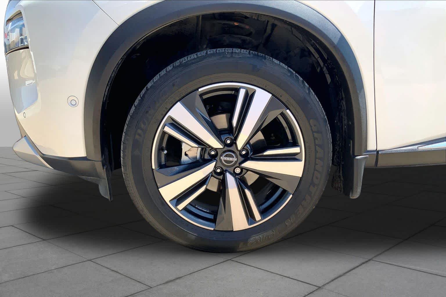 Used 2023 Pearl White Tricoat/Super Black Nissan Platinum image 11