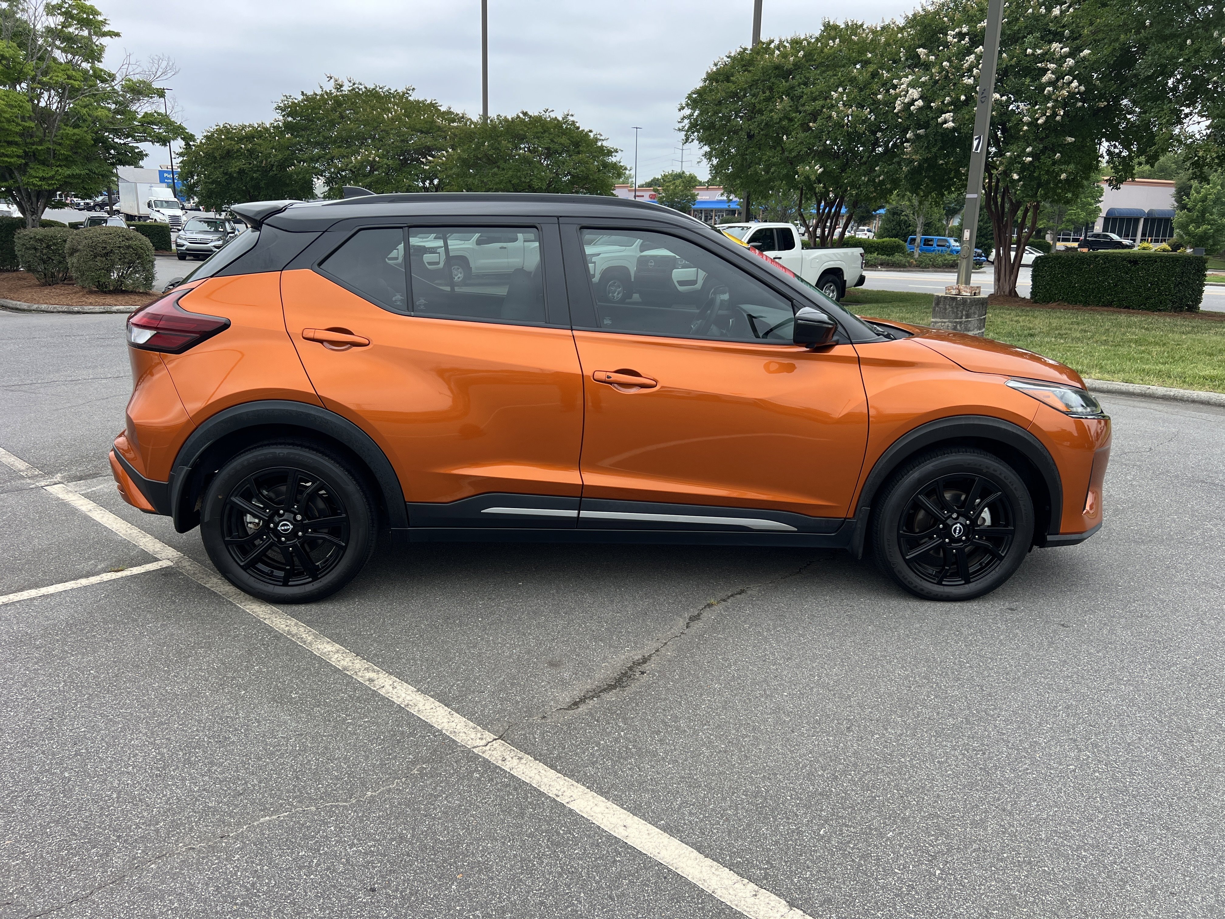 Certified Used 2023 Monarch Orange Metallic/Super Black Nissan SR image 4