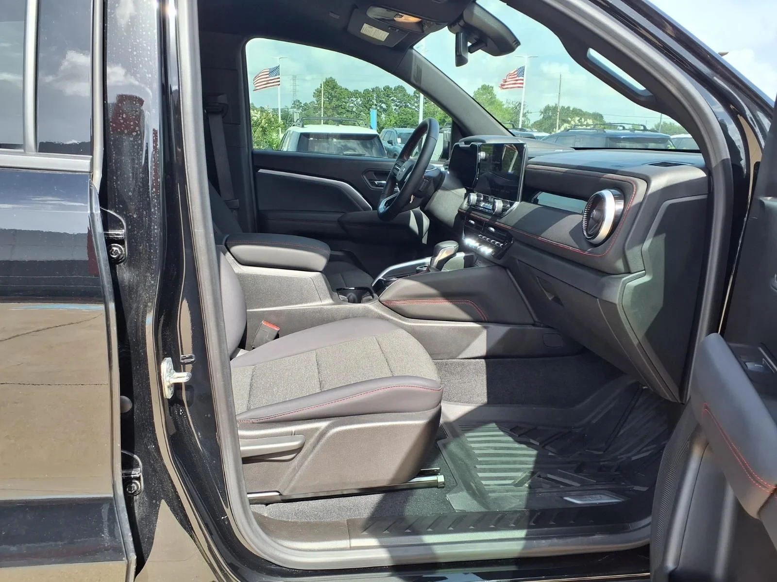 Used 2025 Black Chevrolet Z71 image 7
