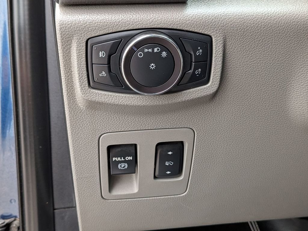 Used 2019 Blue Ford XLT image 17