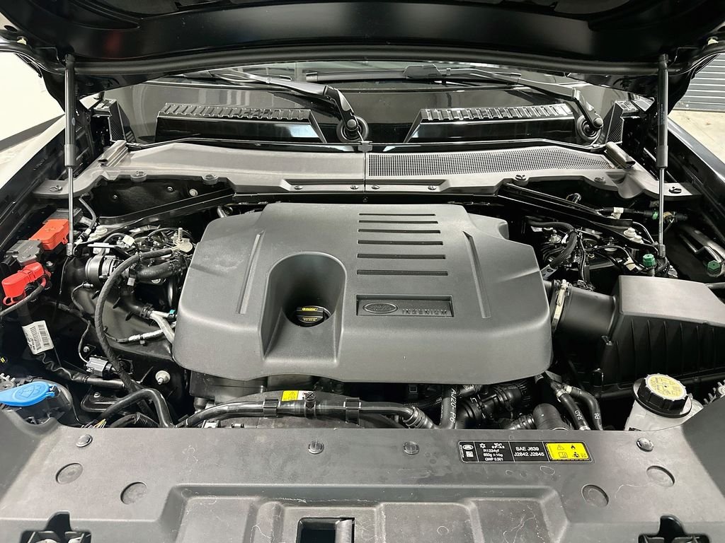 Used 2026 Black Land Rover X-Dynamic SE image 31