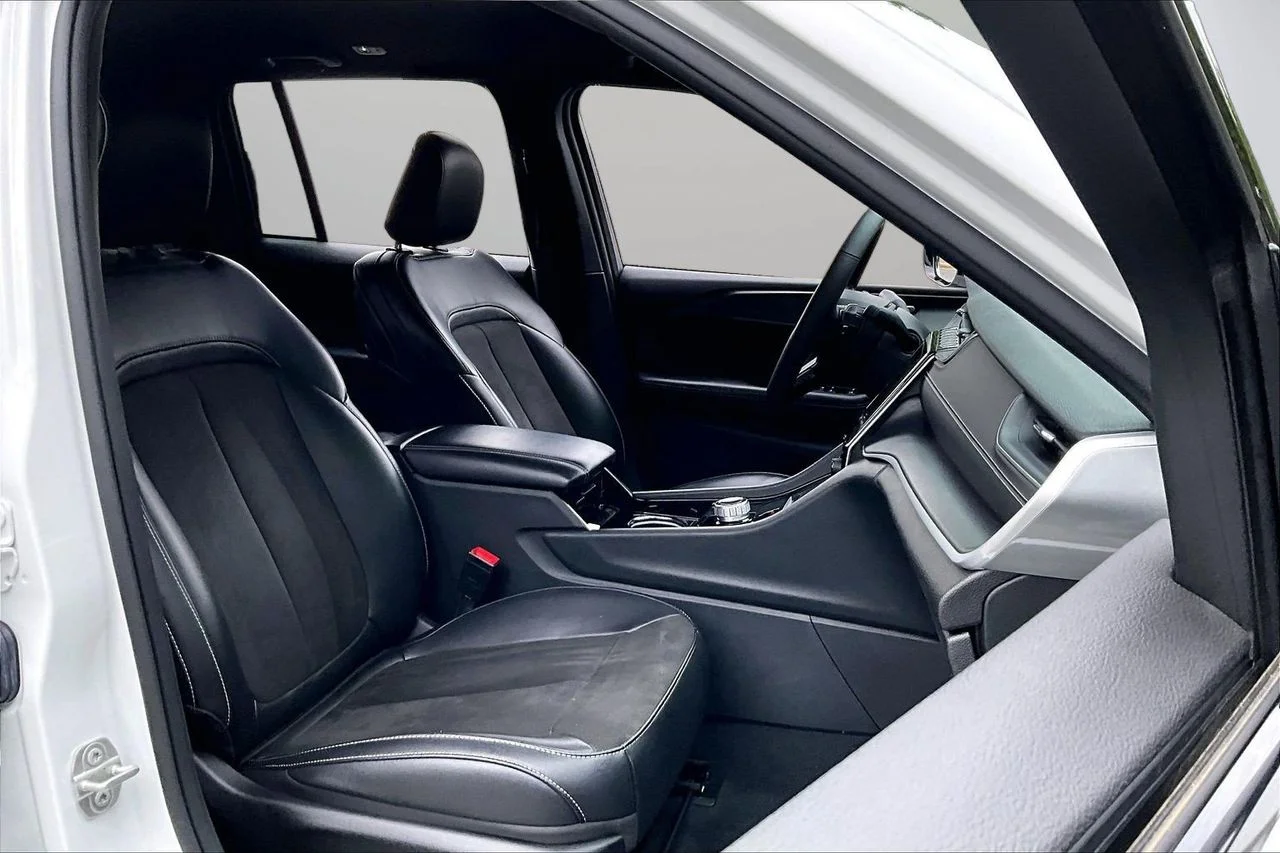 Used 2023 White Jeep Altitude X image 22