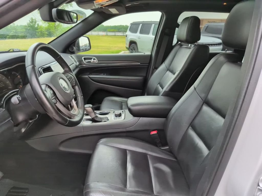 Used 2022 White Jeep Limited image 22