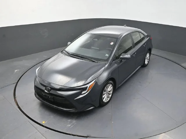 Used 2026  Toyota LE image 25