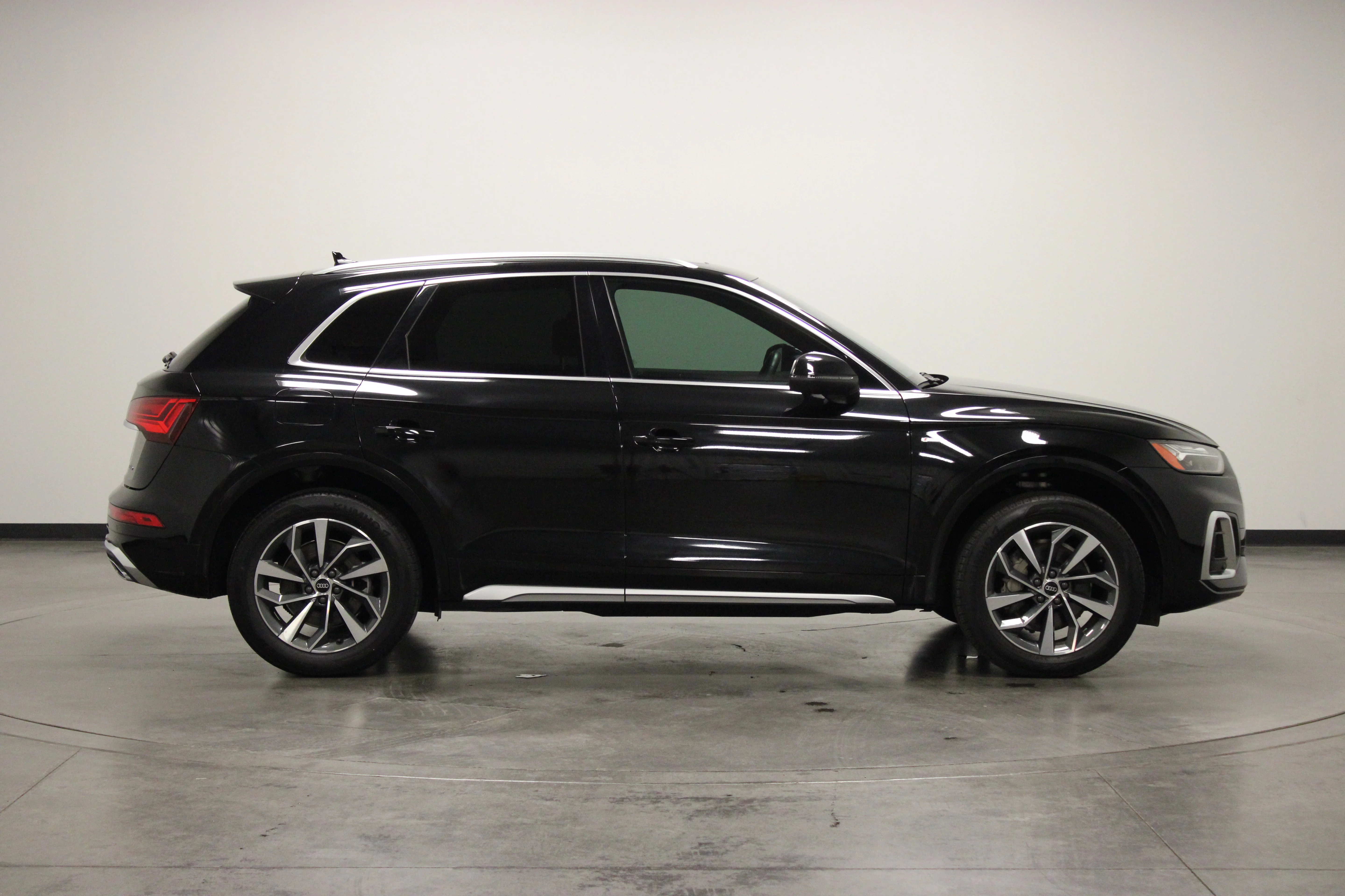 Used 2023 Black Metallic Audi 45 S line Premium image 9